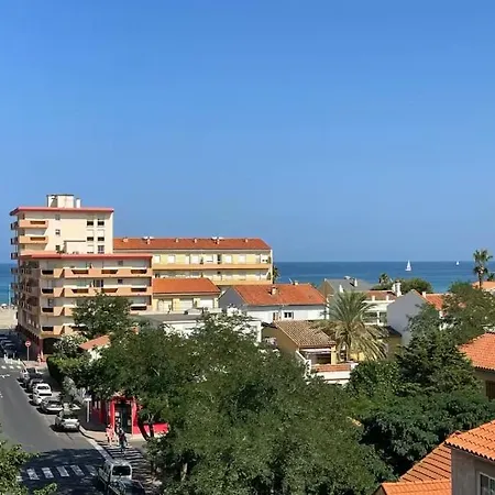 Le De - A 200 M De La *